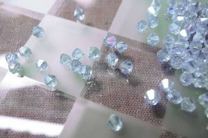kristally-steklo-kamni-nebesno-golubye